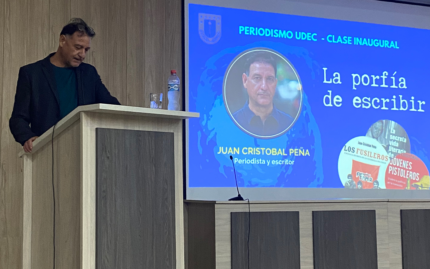 Juan Cristóbal Peña destaca el valor de la escritura en Clase Inaugural 2024 de Periodismo UdeC